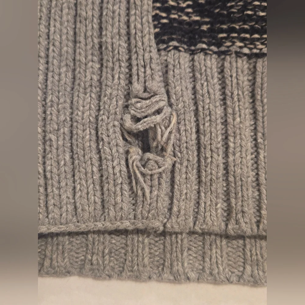Old Navy Gray Knit Sweater
